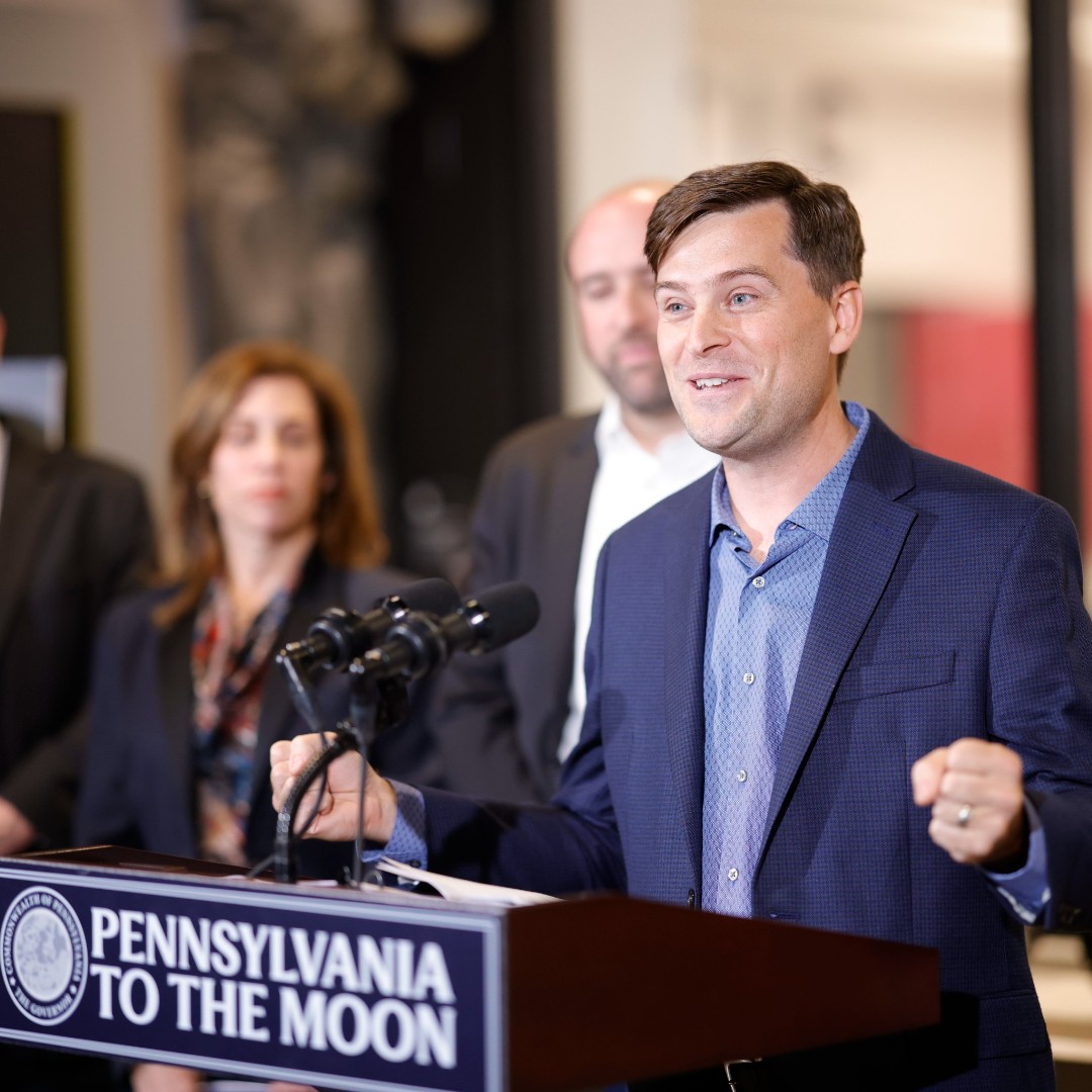 DCEDSecretary's tweet image. .@astrobotic builds the future from Pittsburgh—where advanced manufacturing, tech talent, and a strong supply chain fuel innovation. Their success shows why Pennsylvania is the right place for pioneering companies to grow. #PAGetsItDone #InnovationInPA 

ow.ly/CE6W50XlLyN