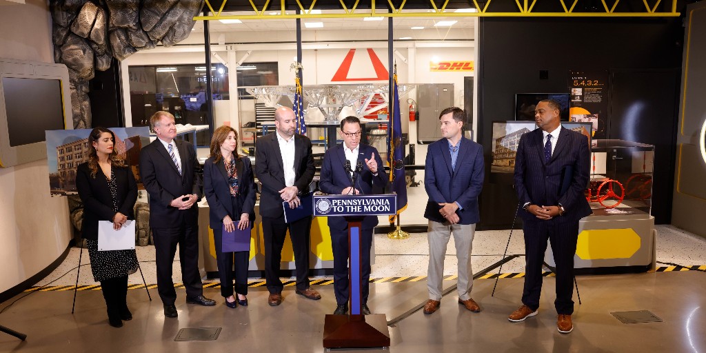 DCEDSecretary's tweet image. .@astrobotic builds the future from Pittsburgh—where advanced manufacturing, tech talent, and a strong supply chain fuel innovation. Their success shows why Pennsylvania is the right place for pioneering companies to grow. #PAGetsItDone #InnovationInPA 

ow.ly/CE6W50XlLyN