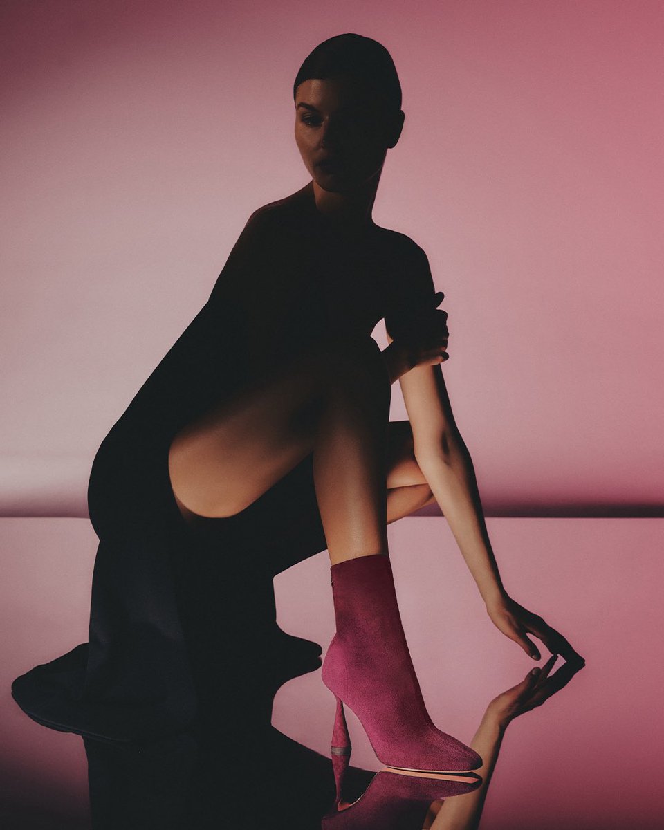 A touch of dusty rose emerges from the shadows, making the Amore Bootie a pretty neutral that adds character to black. 

#AQUAZZURA
#AQUAZZURABooties
