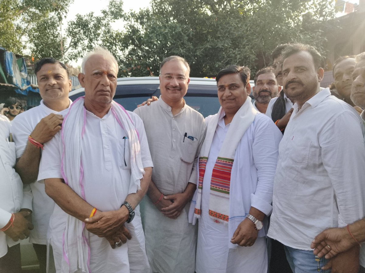 गोविंदसिंह डोटासरा अंता उपचुनाव में कल के घटनाक्रम के बाद बहुत आक्रामक रुख अख्तियार किए हुए हैं। आज उन्होंने एक जनसभा में नरेश मीणा पर ताबड़तोड़ हमले लिए।

एक लाइव टीवी डिबेट में नरेश मीणा ने कांग्रेस के प्रवक्ता यशवर्धन सिंह को अंता में देख लेने की धमकी दी थी। आज गोविंदसिंह