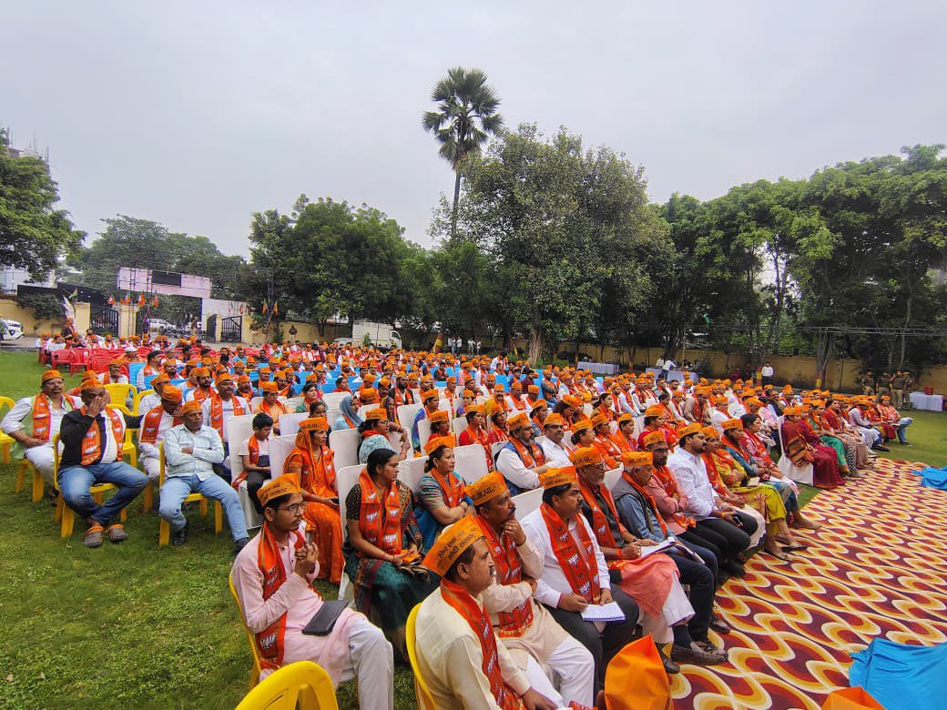 मित्रो-विधान सभा लखनऊ उत्तर “मतदाता सूची पुनरीक्षण कार्यशाला” में BLA-2,शक्ति केंद्र संजोजक,मण्डल अध्यक्ष के साथ विषय रखा कार्यशाला में मा.विधायक श्री नीरज बोरा जी जिलाध्यक्ष श्री आनंद द्विवेदी जी सहित  पदाधिकारी ।