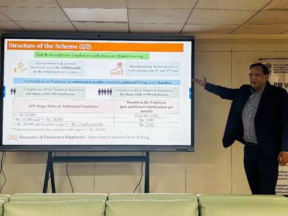 EPFO Regional Office Noida, in Collaboration with NITI Aayog, Organizes Seminar on Social Security in Electronic Industry and PMVBRY

More than 50 representatives from various electronics manufacturing units have attended the seminar including participants from major units