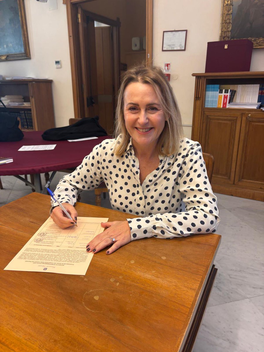 ⚖️ Tra gli 80 parlamentari che stamattina hanno firmato per il referendum sulla riforma giustizia. 
😊 Grande emozione: in <a href="/forza_italia/">Forza Italia</a> ho trovato da sempre impegno e consonanza sui temi della giustizia. Un passo storico! 

#RiformaGiustizia #ForzaItalia <a href="/forza_italia/">Forza Italia</a>