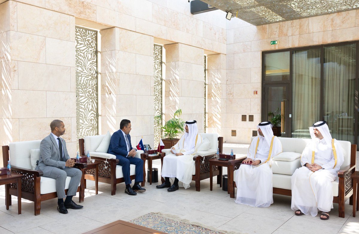 Le Président du Conseil Présidentiel de Transition d’Haïti, S. E. <a href="/Lsaintcyr/">Laurent Saint-Cyr</a> , s’est entretenu avec S. E. Cheikh Mohammed bin Abdulrahman bin Jassim Al-Thani, Premier Ministre et Ministre des Affaires étrangères de l’État du Qatar, le lundi 3 novembre 2025 à Doha.