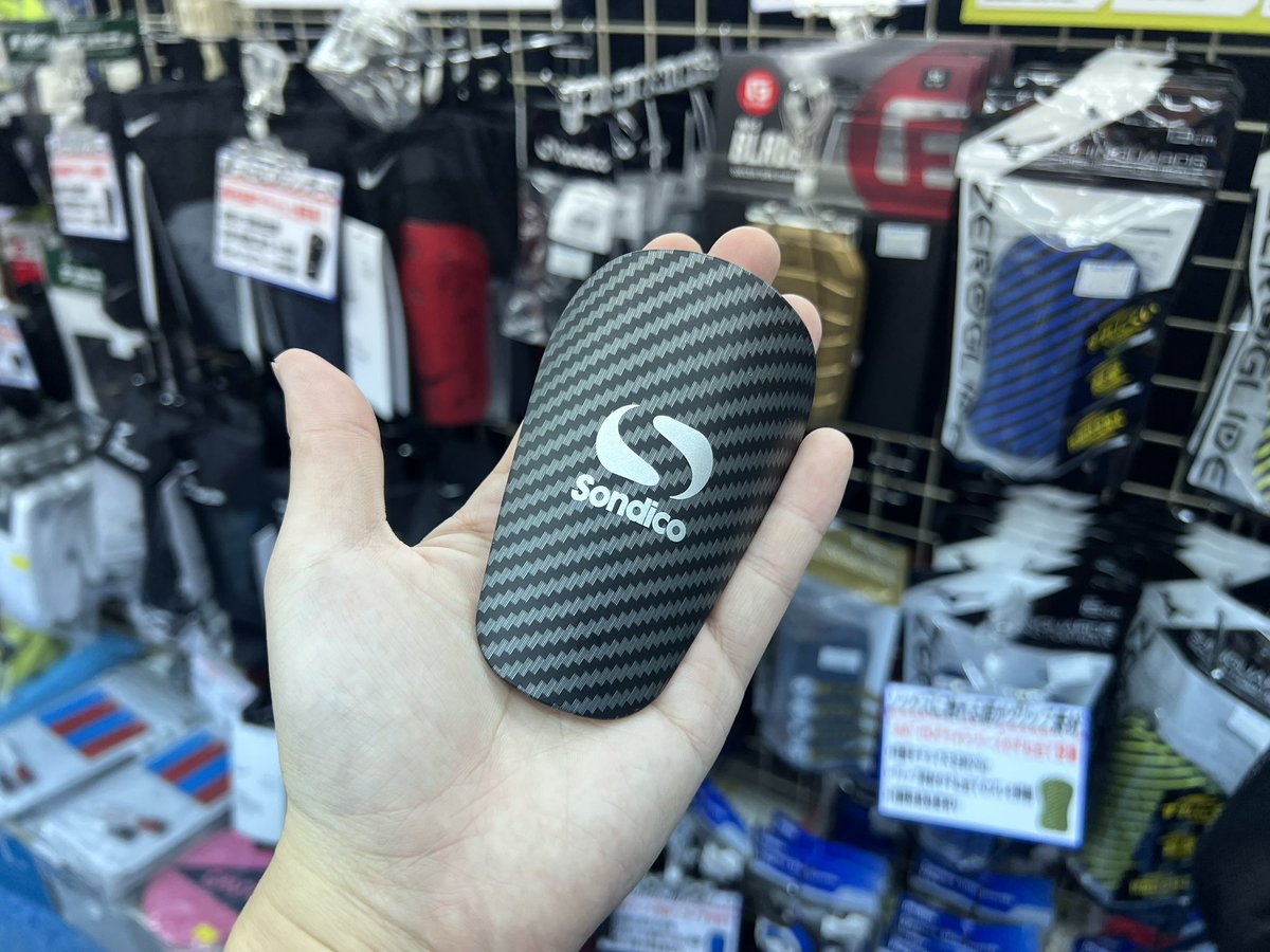 t_machida_fb's tweet image. すね当てに新たな仲間が加わりました🤭

&quot;ソンディコ　ミニシンガード&quot;

これからサッカーを始めるお子さんや軽さを求める学生さんから人気です🙋‍♂️
手のひらサイズのすね当てが流行る時代がくるとは…
自分に合ったすね当てを見つけてみてくださいね☺️

#シンガード　#サッカー　#フットサル　#町田