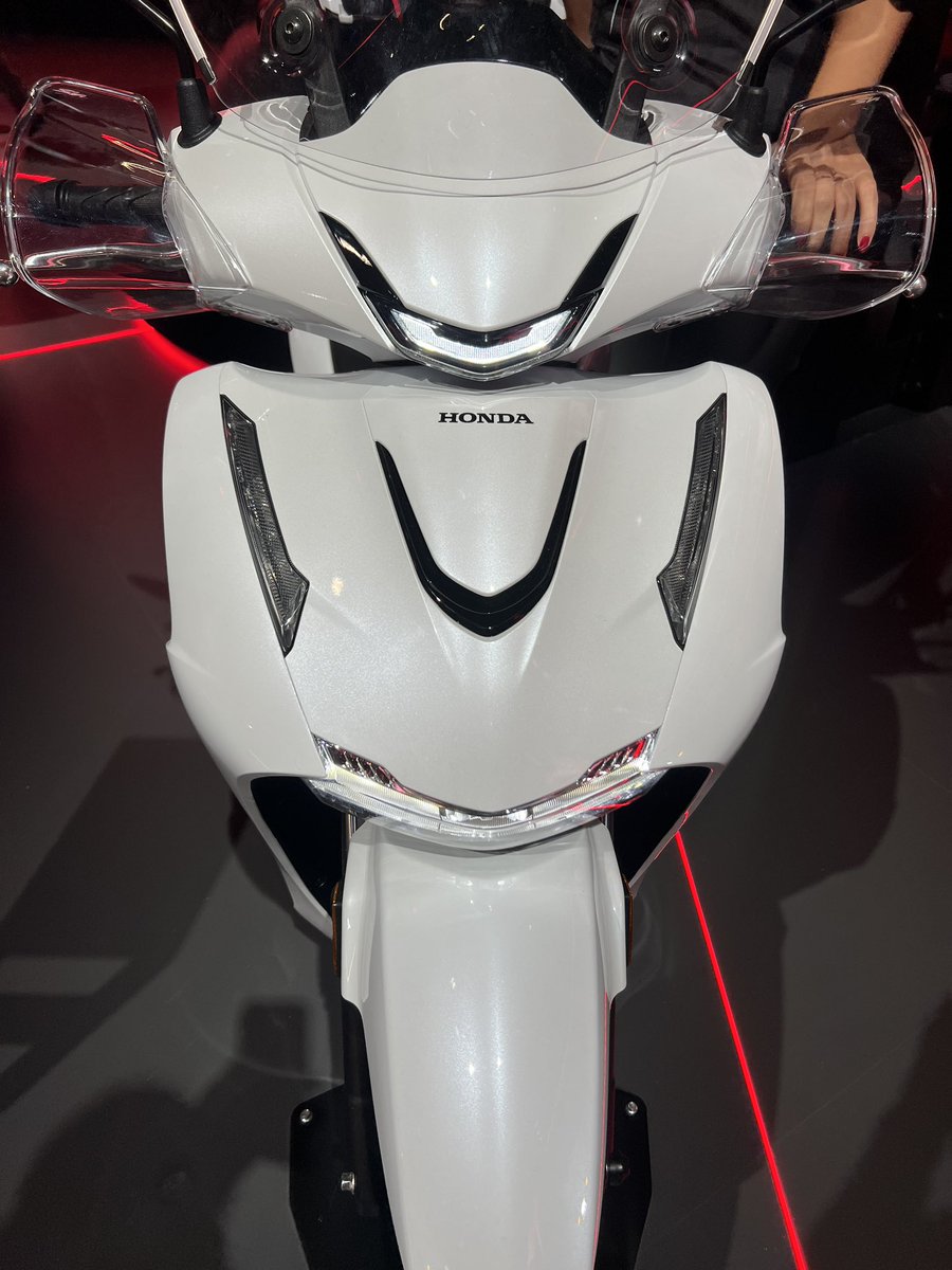 DobleHonda's tweet photo. For 2026 the ever popular #Honda #SH125 has had a facelift and now has a new front light configuration, helping to illuminate more of the road ahead.
#DobleMotorcyclesOnTourEicma2025
#WeAreBikers
‘Our Business Is For Your Pleasure’ https://t.co/4bF4IYmZER
