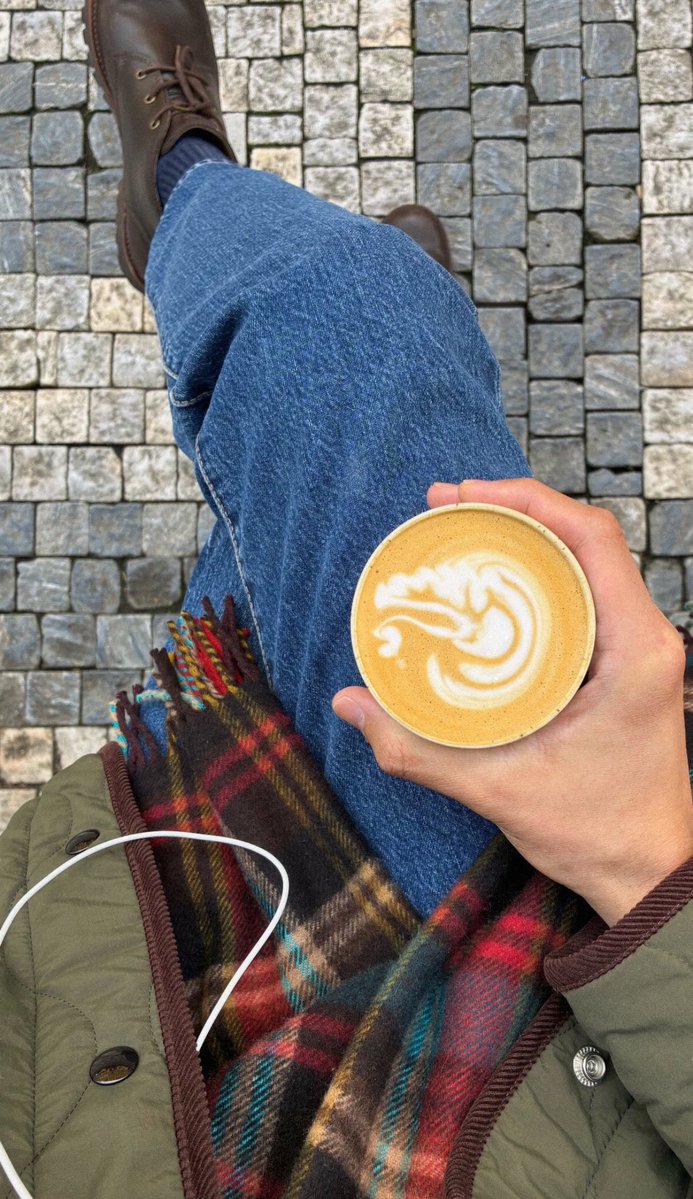 Taking a brief coffee break to brainstorm the future of tinystartups.com 

Also contemplating a career pivot to become a full time coffee influencer 🤔