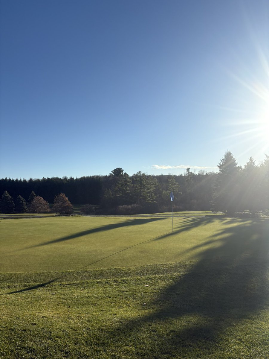 Shadows are long, but the golf is #elite 🍁🍂