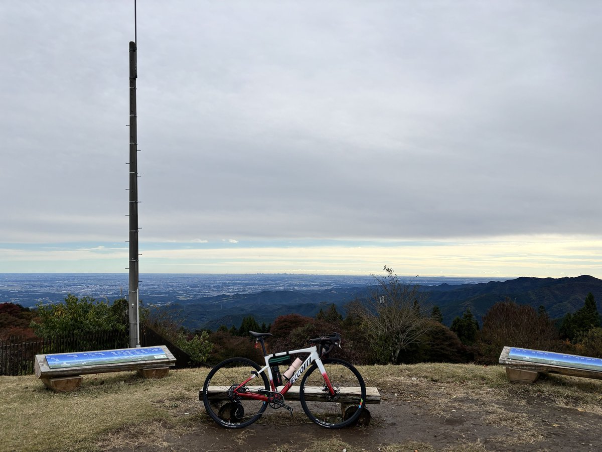natsumedaifuku's tweet photo. ボチボチのロングライド🚴‍♂️
ご近所グラベルライド🏞️
ご褒美眺望ヒルクライム🚵‍♂️
衝動的に中華カーボンを購入、パーツを移植しバラ完😎 #ceccottibike DC033
所謂ロードでグラベルは控えめになりますが😅、新たな相棒とまたあちこち行って🚴‍♂️💨、固定ポストの画像更新したいと思います😁 https://t.co/ssbez6v52F