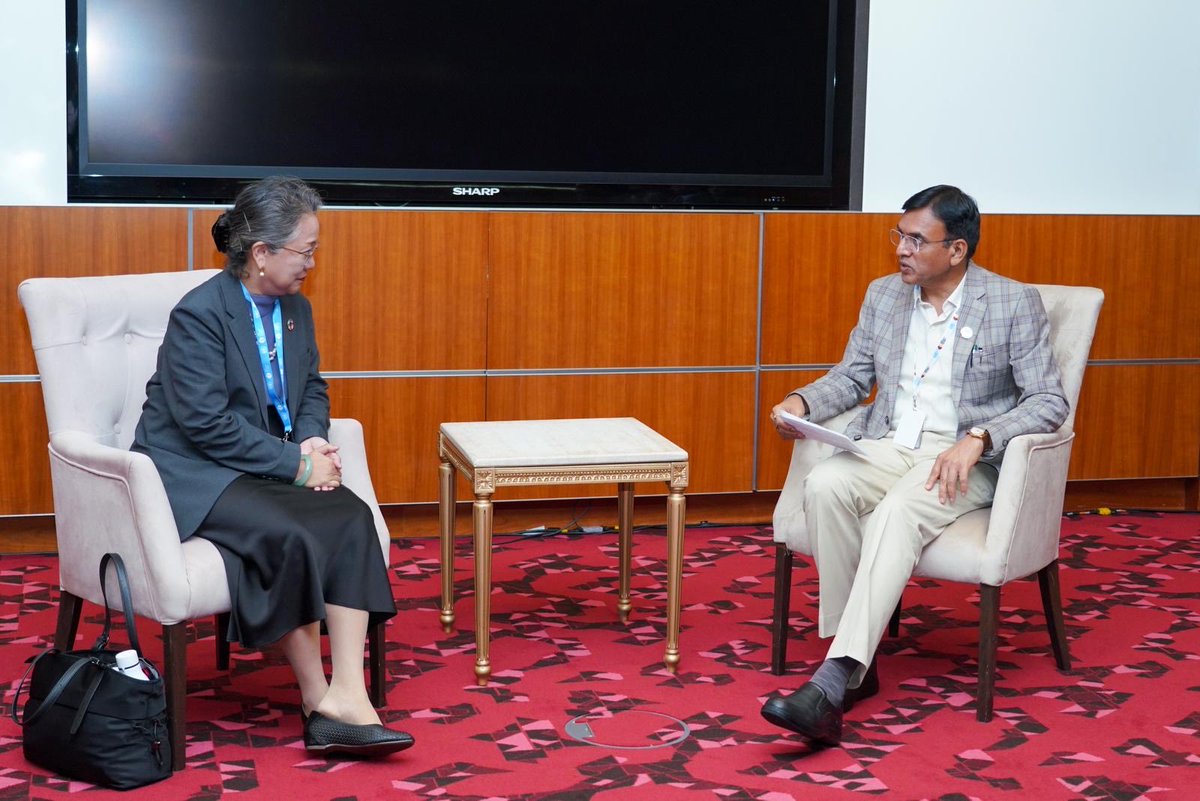 Delighted to meet H.E. Mr. Dhananjay Ramful, Minister of Foreign Affairs, Regional Integration &amp; International Trade of Mauritius, and H.E. Ms. Armida Salsiah Alisjahbana, Executive Secretary of UN-ESCAP, on the sidelines of the 2nd World Summit for Social Development.

We
