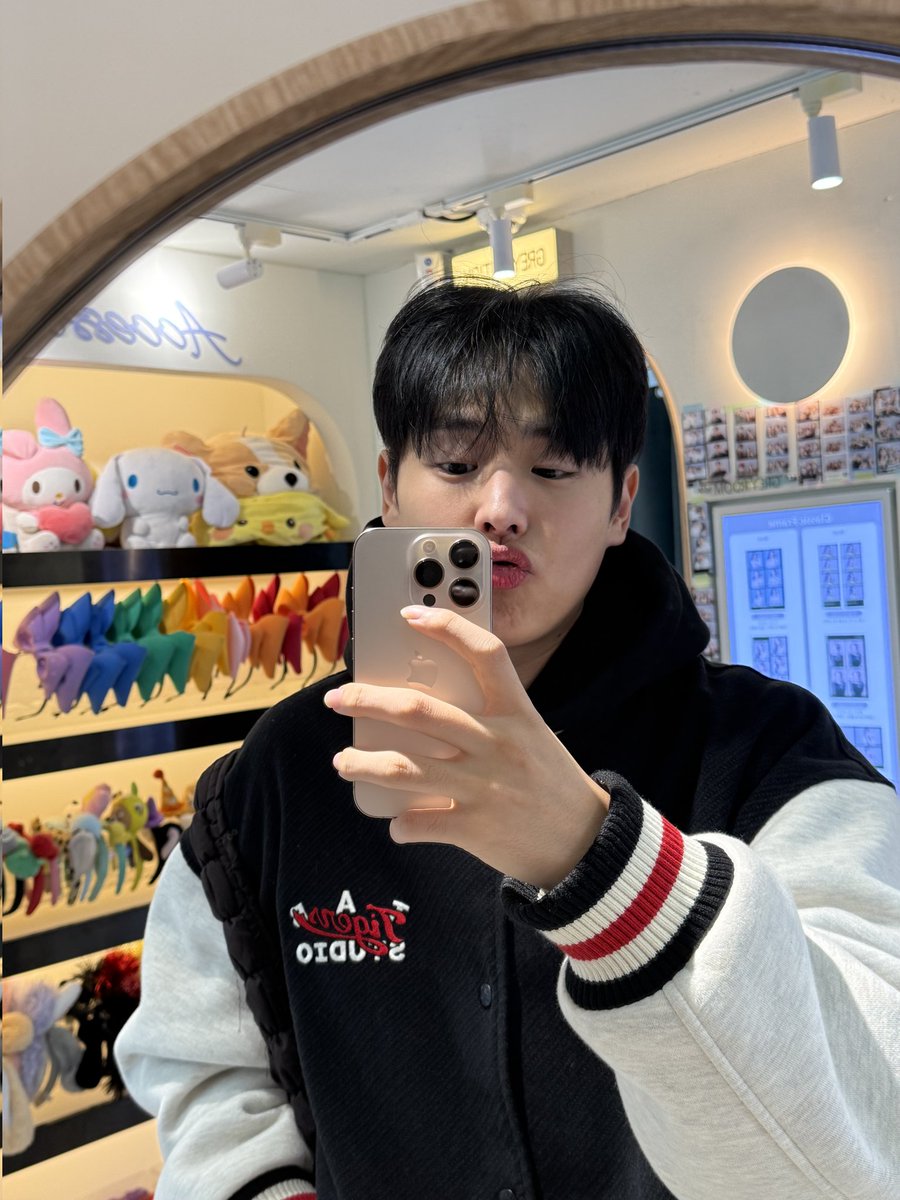 초미남인데 이렇게 귀여울수도 있다니😍