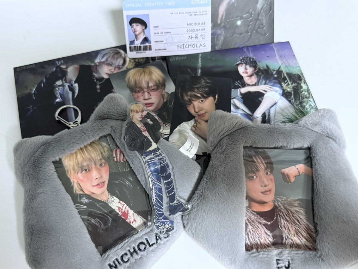 백투라 팝업 굿즈 .. 🐺👣🖤
내공이즈너무예뽀니야 ╥﹏╥

thanks to . . 일이님