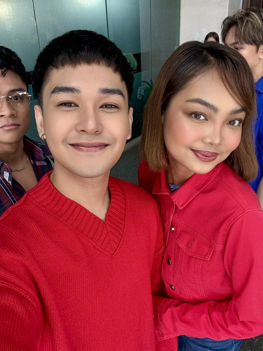reiven_umali's tweet photo. Che ann!! Kami na bahala sayo dito sa labas❤️ galingaan mo dyan sa loob🏠 we miss youu👉🏻👈🏻 #PBBCollab20Parusa https://t.co/U0C1bZvhfr