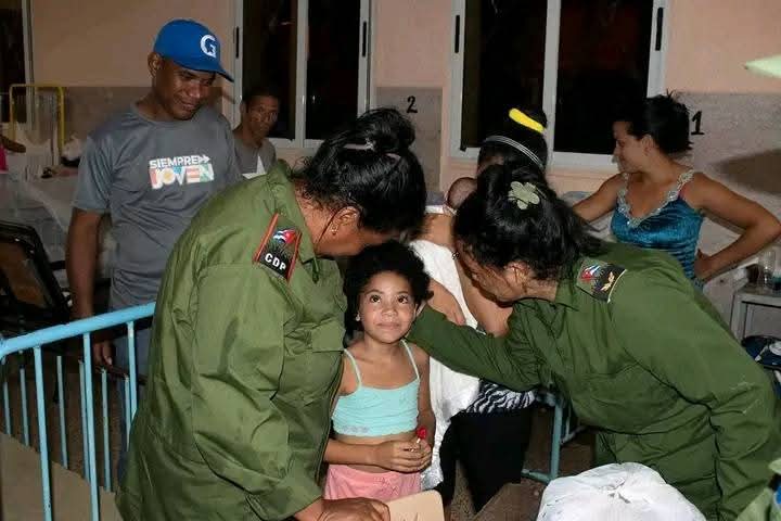La etapa mas compleja, la de la recuperación, avanza con la convicción de que nadie quedará abandonado a su suerte.

#FuerzaCuba 🇨🇺

3/3