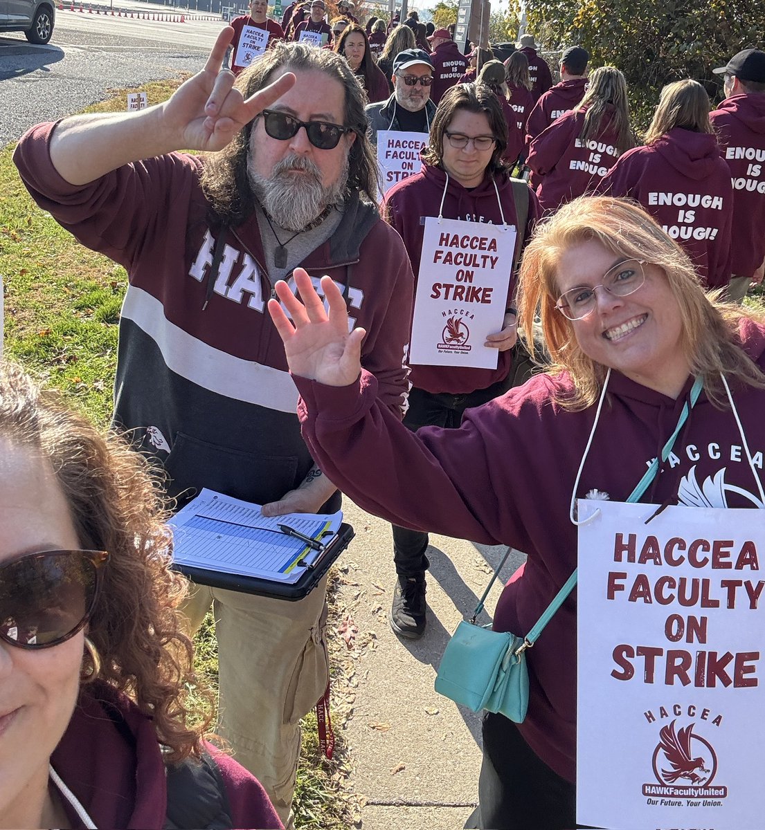 HawkProfsUnited's tweet photo. Hey hey Central PA, we're back on the line today!

Come join us on the picket line at the Harrisburg campus from now until 4pm.
If you can't make it, send us some love &amp; maybe pizza 🍕

Seriously, tho: Sign our petition and check for updates on our site: https://t.co/ndNJQMRgbG https://t.co/I4M5qmASeY