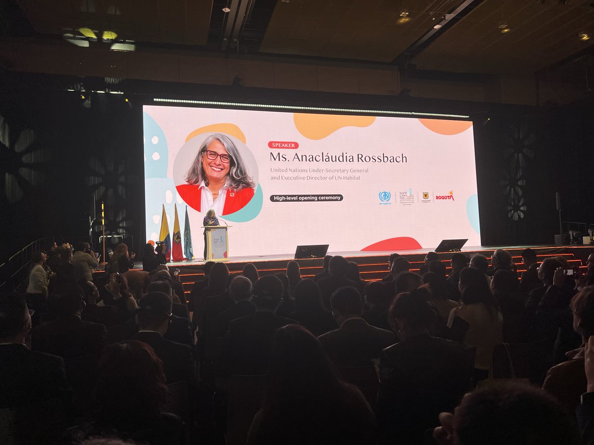 “No hay nada de inteligente en una ciudad que deja atrás a su gente” <a href="/AnacludiaRossb1/">Anacláudia Rossbach</a>

Asistimos a la conmemoración del Día Mundial de las Ciudades organizado por <a href="/UNHABITAT/">UN-Habitat</a> - <a href="/onuhabitat/">ONU HABITAT América Latina y El Caribe</a> en Bogotá y orientado a impulsar Ciudades Inteligentes Centradas en las Personas.

La