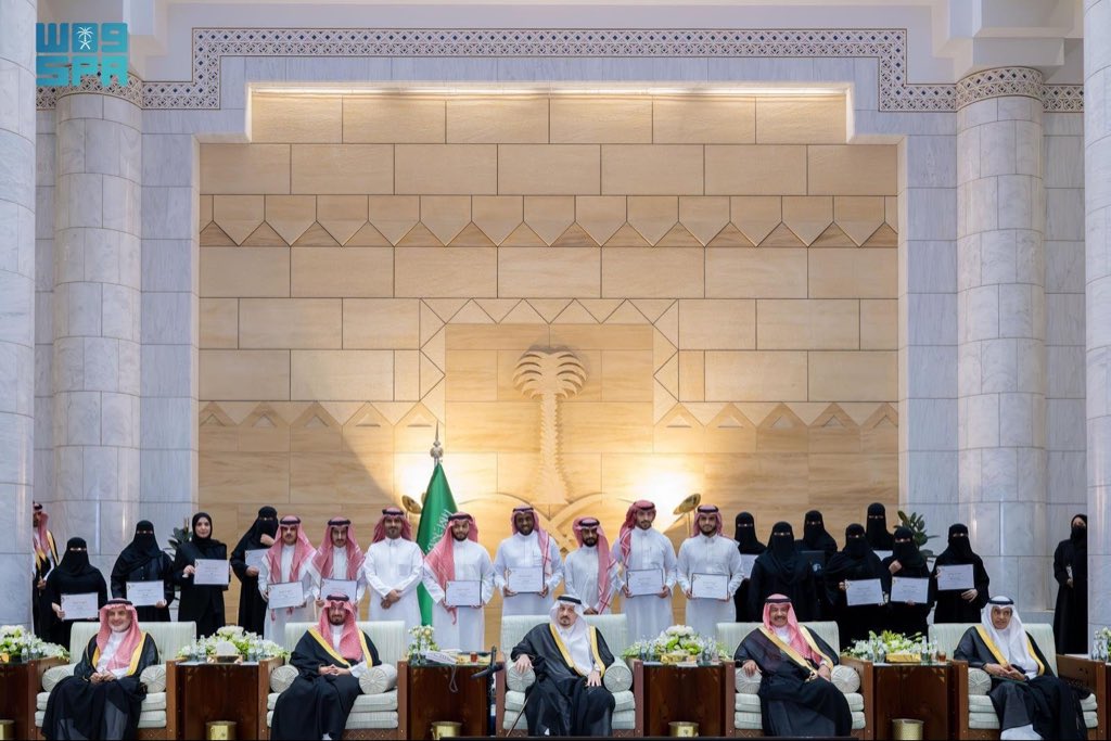 أمير منطقة #الرياض يرعى حفل تخريج الدفعة الثانية لمشاريع حاضنة الرياض للأعمال

#خبر_الرياض

رعى صاحب السمو الملكي الأمير فيصل بن بندر بن عبدالعزيز أمير منطقة الرياض، في قصر الحكم اليوم، حفل تخريج الدفعة الثانية من مشاريع حاضنة الرياض للأعمال بفروعها الثلاثة: (حاضنة الشباب، حاضنة