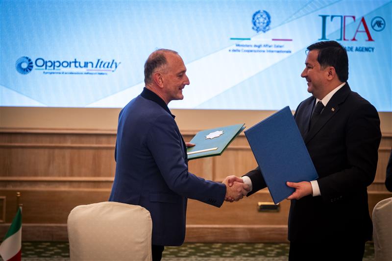 Itema took part in the Italy-Turkmenistan Business Forum, held in Rome and inaugurated by H.E. President Serdar Berdimuhamedovand Undersecretary of State Giorgio Silli.
On this occasion, Ugo Ghilardi and H.E. Nurmuhammed Orazgeldiyev, signed a Memorandum of Understanding.