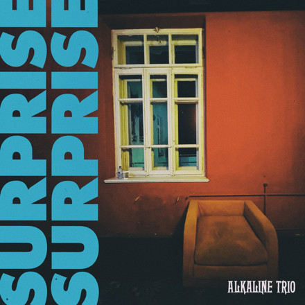 gekirock's tweet image. ALKALINE TRIO、Travis Barker（BLINK-182）プロデュースのニュー・シングル「Surprise Surprise」リリース＆MV公開！
gekirock.com/news/2025/11/a…

#ALKALINETRIO 
#TravisBarker