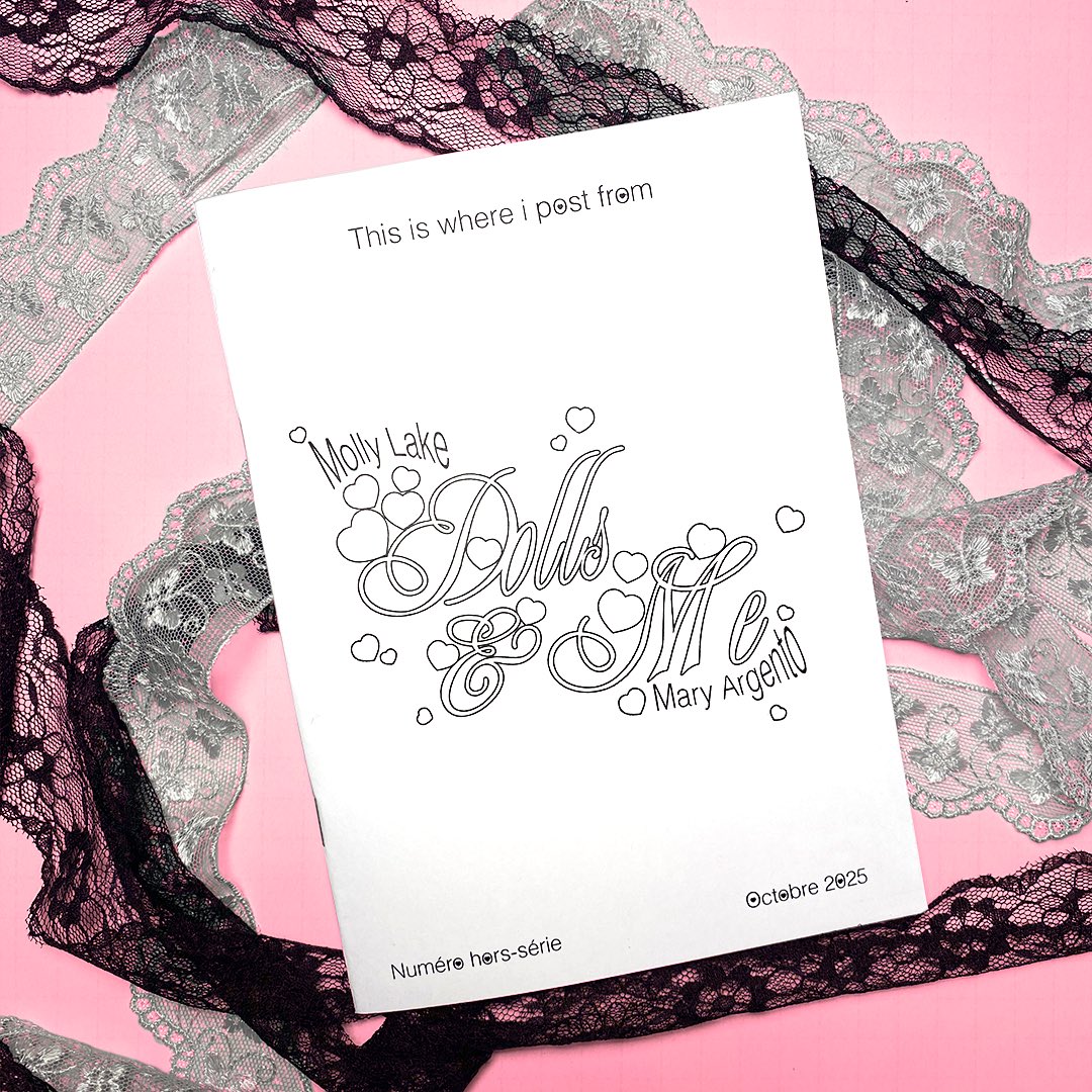 menacezubrowska's tweet photo. Mon dernier article est dispo en fanzine 🎀 Soutenez ma revue &amp; mon travail ! 

Dans ce numéro 𝓓𝓸𝓵𝓵𝓼 𝓪𝓷𝓭 𝓜𝓮 sont présentés les travaux de Molly Lake et Mary Argento, deux artistes émergeantes dont les thématiques sont liées aux poupées. 

Insta: thisiswhereipostfrom_ 🫶🏼 https://t.co/rwz1tnsjXB