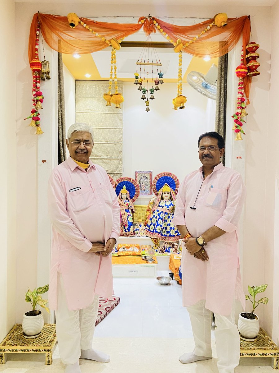 मेरे जैसे हज़ारों-लाखों कार्यकर्ताओं के आदर्श एवं प्रेरणास्रोत, विश्व हिन्दू परिषद के राष्ट्रीय अध्यक्ष आदरणीय श्री आलोक कुमार जी को जन्मदिन की हार्दिक शुभकामनाएँ।
<a href="/AlokKumarLIVE/">Alok Kumar Sr. Advocate</a>