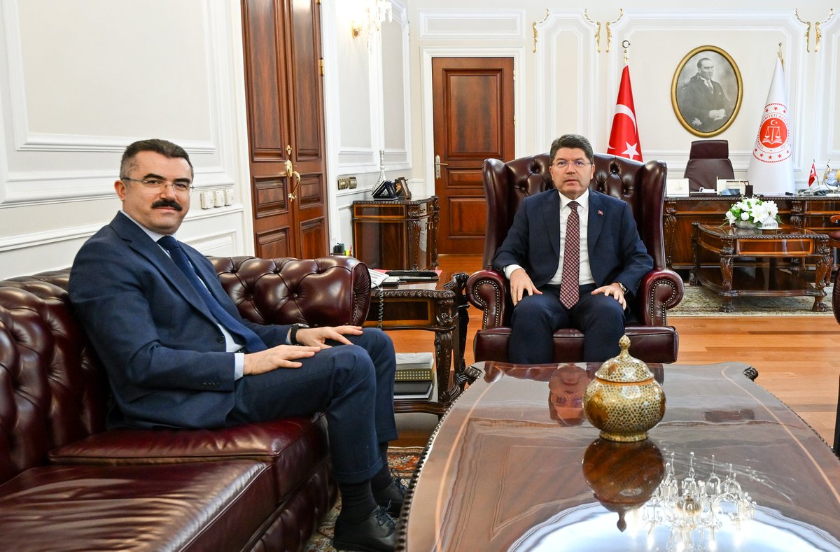 Milli Güvenlik Kurulu Genel Sekreteri Sayın Okay Memiş'le Bakanlığımızda bir araya geldik.

Sayın Okay Memiş'e nazik ziyareti için teşekkür ediyorum.