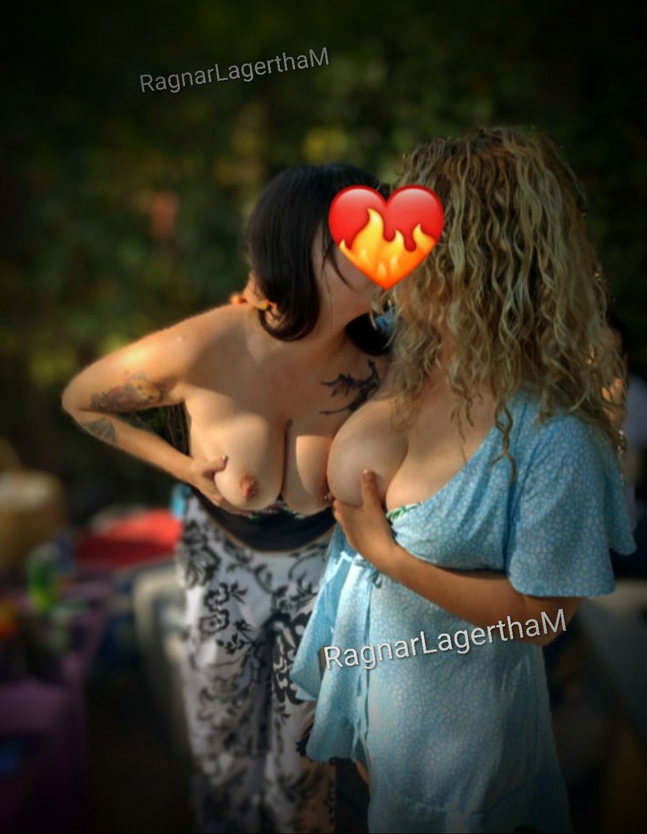 Compartiendo recuerdos en este #MartesDeEnseñarLasTetas 
¿Quién más tiene a una amiga a la que siempre la quiere estar besando y agasajando?