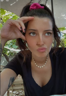 JulieM123450's tweet photo. Caught between ‘ugh’ and ‘whatever, I’m still cute.’ 😌💅✨
#MoodVibes #AestheticEnergy #ChillLook #EffortlesslyCool #NoFilterMood #VibeCheck #SoftGrunge #CafeDays #RealNotPerfect #ConfidenceMood https://t.co/2gQ3h01eon