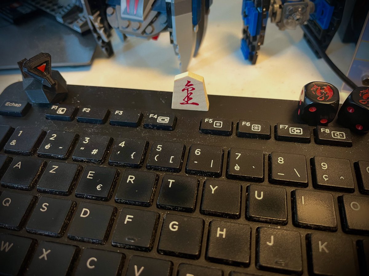 xWormer's tweet image. A new mysterious piece just appeared on my keyboard 🀄️
What could it mean??

#gamedev #geek