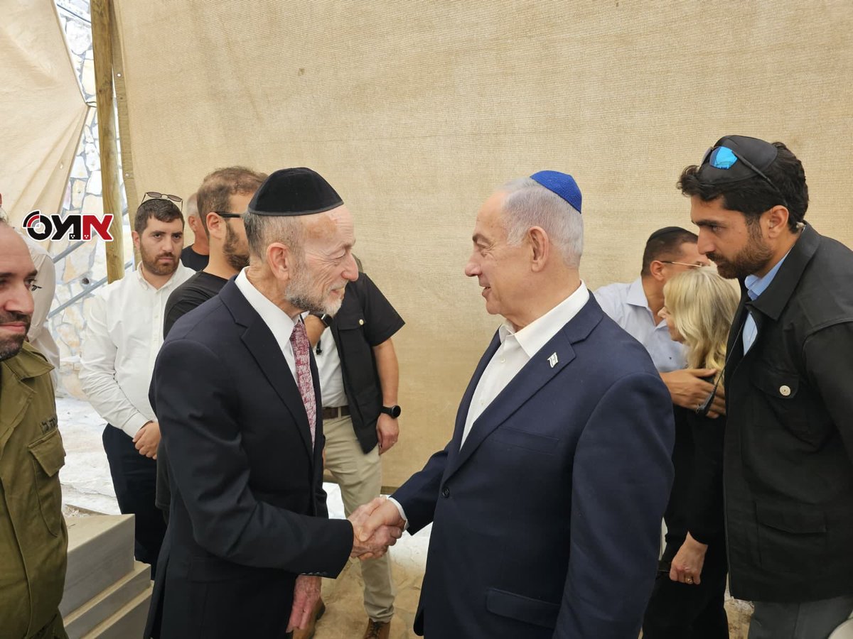 ShalomShtain's tweet photo. חוק הגיוס: אחרי שנפגש עם בועז ביסמוט, נתניהו נפגש גם עם יו"ר סיעת יהדות התורה מקלב, השניים קבעו להיפגש בזמן הקרוב https://t.co/8DDnWodfEL