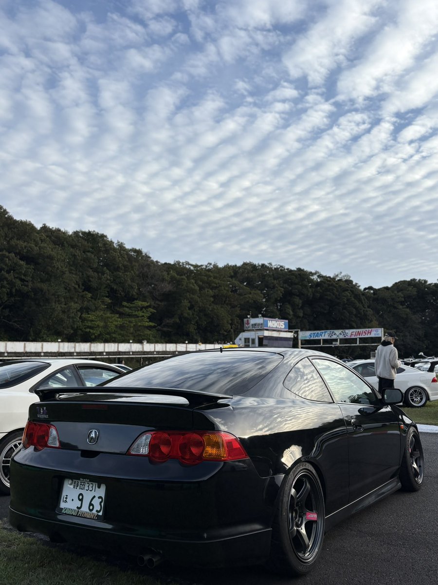 DC5_963's tweet photo. 改めてのカスタムしたとこ〜
AMEトレーサーGT-V 9J30通し❣️
F15 R5スペーサー
タイヤは拘りのやっぱりZ3 235/40r17
内装に念願のエアコンパネル3連メーター
AutoGauge 348 油圧油温水温
エアコンスイッチも移設
OMPのロゴをピンク🎀
VERIAとホイールとの差し色で統一感😈
まだまだやる事だらけ💦 https://t.co/W8VT7WgpX3