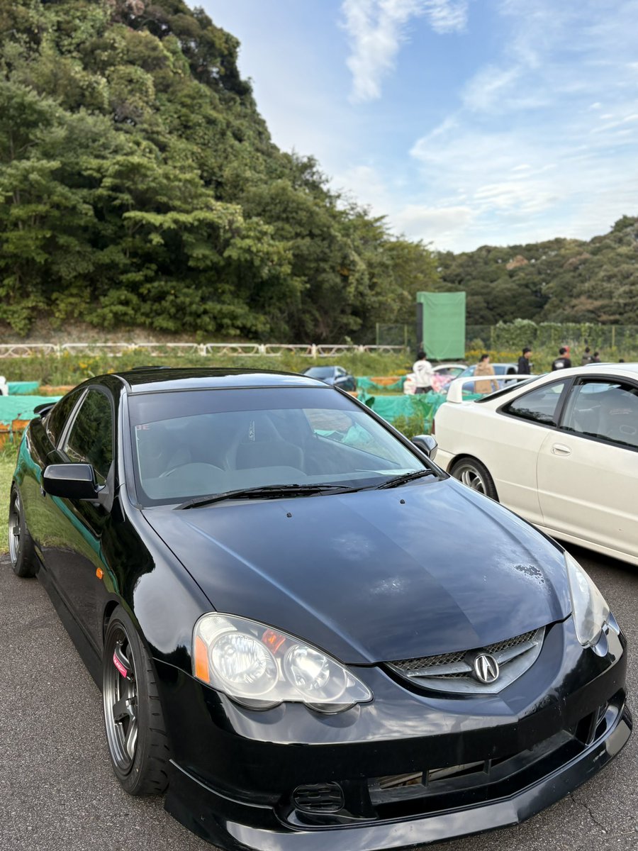 DC5_963's tweet photo. 改めてのカスタムしたとこ〜
AMEトレーサーGT-V 9J30通し❣️
F15 R5スペーサー
タイヤは拘りのやっぱりZ3 235/40r17
内装に念願のエアコンパネル3連メーター
AutoGauge 348 油圧油温水温
エアコンスイッチも移設
OMPのロゴをピンク🎀
VERIAとホイールとの差し色で統一感😈
まだまだやる事だらけ💦 https://t.co/W8VT7WgpX3