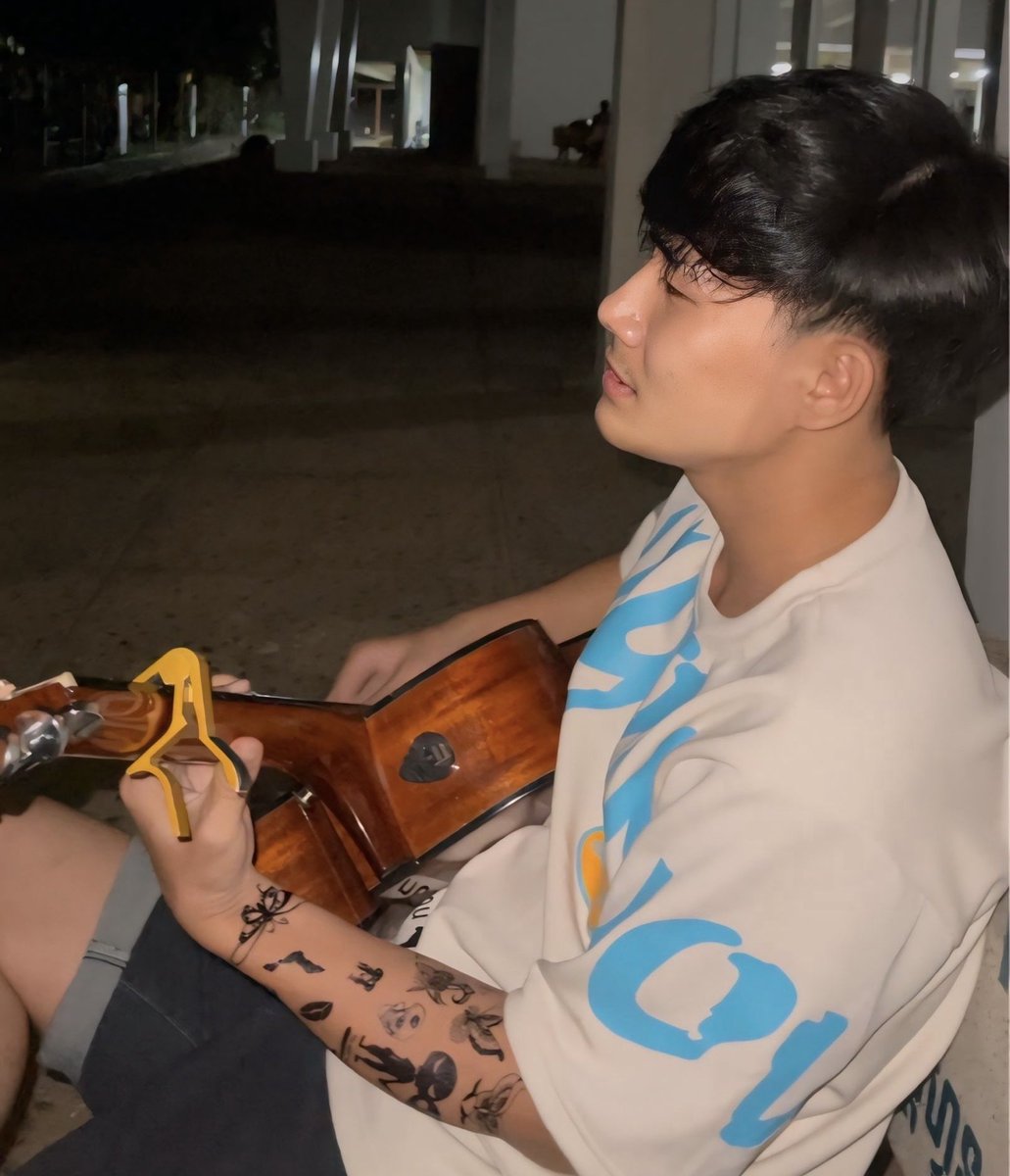 Chhun212003's tweet photo. ចង់ស្ដាប់បទអីប្រាប់បងមក https://t.co/e3AFbuHefE