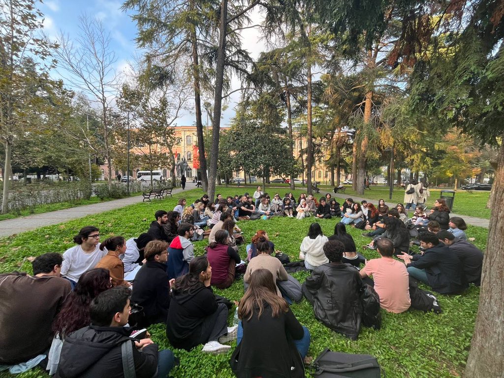 Duydunuz mu?

İstanbul Üniversitesi Hazırlık fakültesi kayyum rektör eliyle KÜLLİYEYE taşınmak isteniyor.

İstanbul Üniversitesi'nin mirası ağırdır, taşıyamazsınız.

Üniversitemize, geçmişimize ve geleceğimize sahip çıkmak için forumda bir araya geldik.
