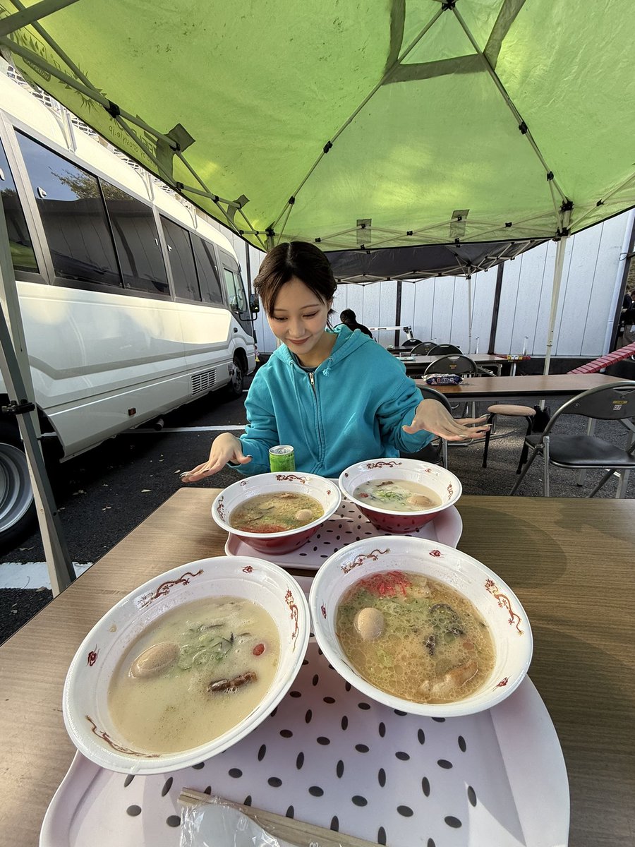 撮影やっと終わりそおおおお🥕

大好きな優子ちゃん（新木優子さん）が優しくて話してていつも楽しいからさらに頑張れてる👊🏻🥹みんな土曜9時イイワルドラマも見てくれてありがとう！考察楽しいよね！

写真はね、ゆうこちゃんが撮ってくれた📸

空き時間のラーメン最高でしたあ🍜

明日も早朝から✊🏻