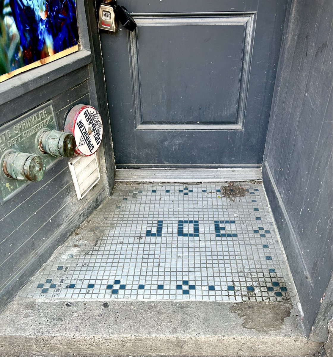 An old favourite for #tiletuesday. 

- 497 Bloor St W