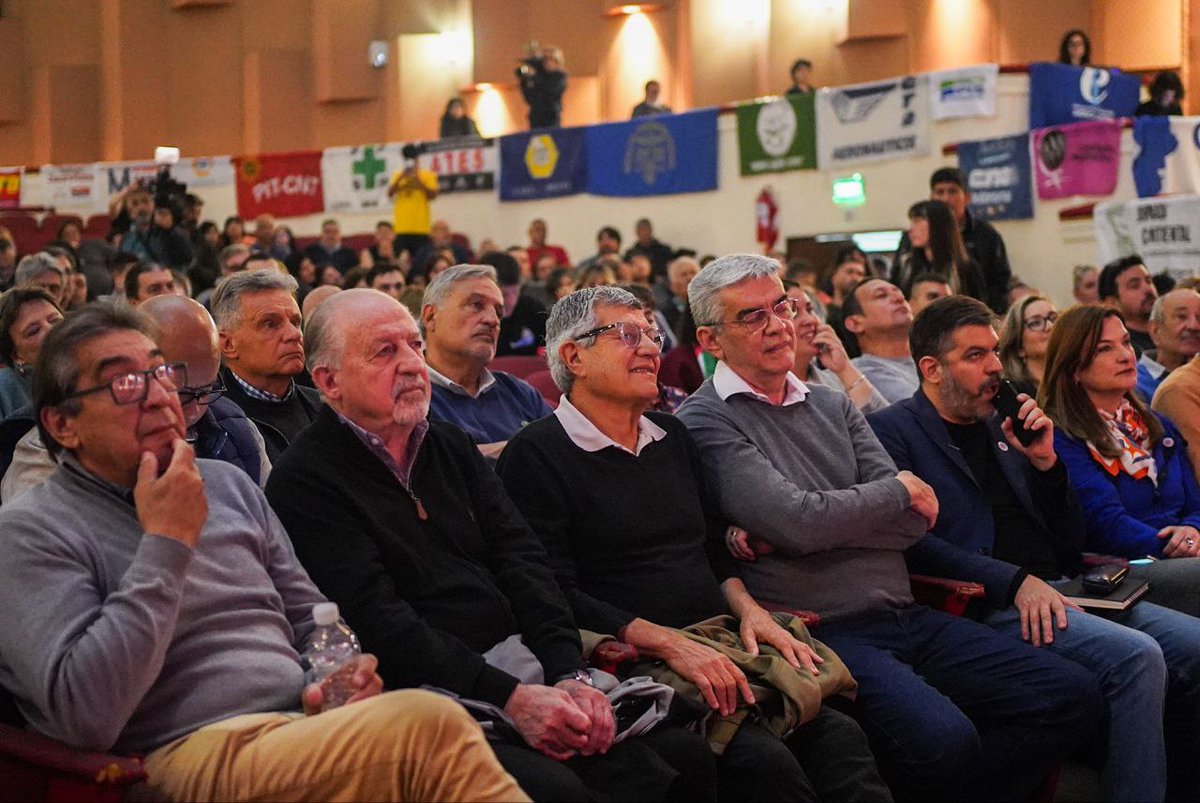 🌎 Comenzó el acto homenaje a 20 años del NO al ALCA en Mar del Plata.
A dos décadas de aquella histórica Cumbre de los Pueblos, seguimos levantando las banderas de la soberanía, la unidad y la integración latinoamericana.

#NoAlALCA #20AñosDelNOalALCA #SoberaníaDeLosPueblos