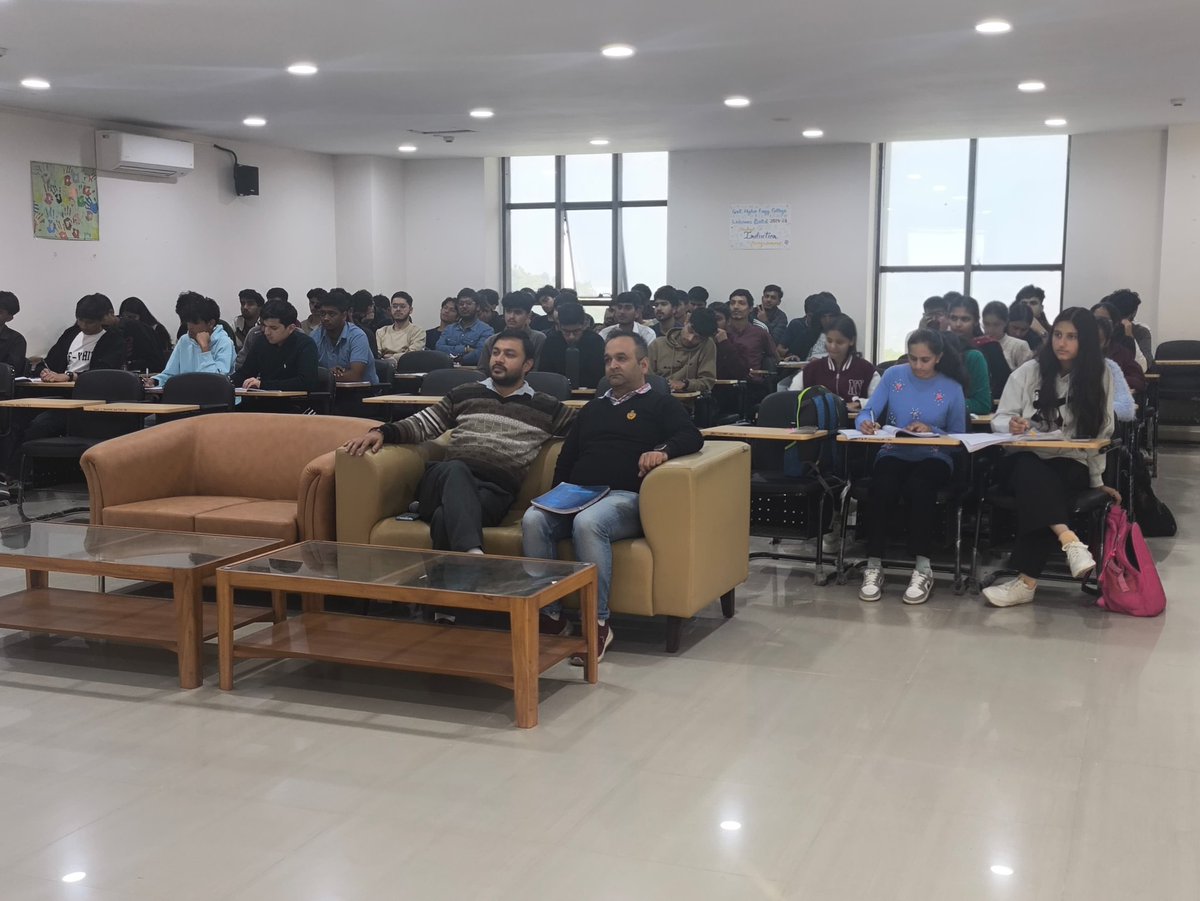 ghecbilaspur_hp's tweet image. An engaging session by Dr. Vivek Mankotia, Asst. Prof., ECE Dept., RGGEC, on “Combinational Circuit Design in Digital System” for CSE 3rd Sem students.
Organized by Dr. Shashi Gurung, HOD CSE, under the guidance of our Director-cum-Principal. 
#CSE #RGGEC #DigitalSystem