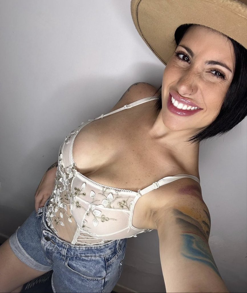 AustinKat84's tweet image. Just capturing the moment in different style 🔥
#vibes #GraphicDesigner #Logodesigner #commissionsopen #hitmeup #dm #creativity #repost