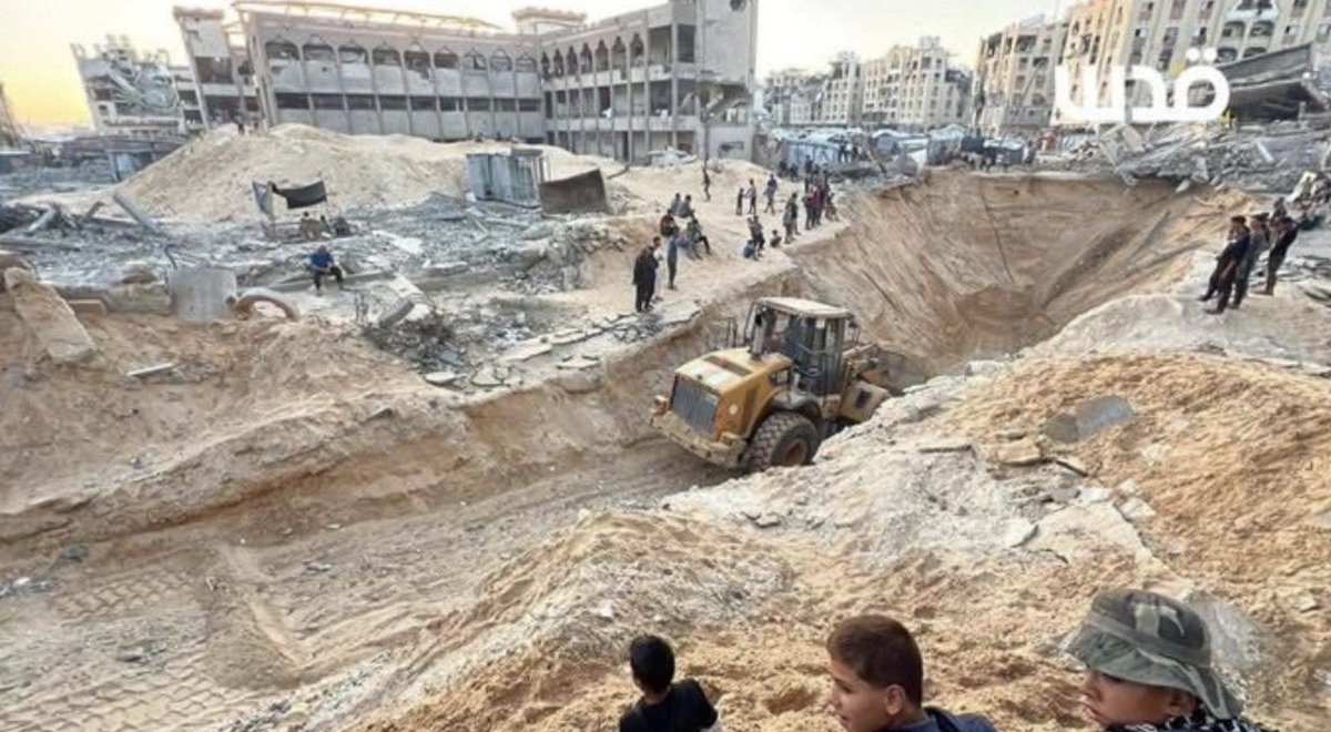 TimeCriticalUK's tweet image. Hamas: “We swear we have no tunnels near our schools.”

Also Hamas: “We’re searching for hostage bodies inside a tunnel next to a school.”