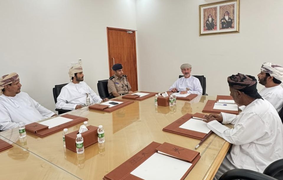 #خبـر 

ترأس سعادة الشيخ /حمد بن سلطان البوسعيدي والي الجازر اجتماع لجنة سنن البحر الثالث لعام 2025، حيث جرى خلال الاجتماع مناقشة عددٍ من الموضوعات المتعلقة بعمل اللجنة، وسبل تعزيز الجهود الرامية إلى الحفاظ على الموروث البحري وتنميته.