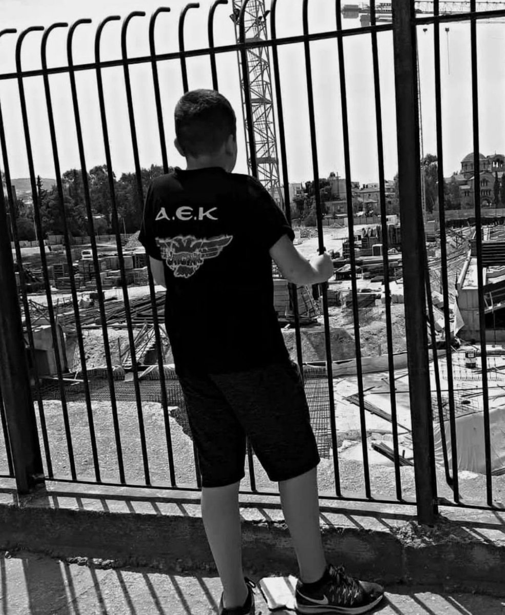 AEKINSIDER's tweet photo. A young AEK fan, Marios, was murdered last night by Olympiakos fans.

He was rushed to the hospital with stab wounds but died there.

He was only 23.

Greece has lost too many of its children to fan violence and knives.

Rest in Peace, Marios 💛 https://t.co/K6oiy1uKO0