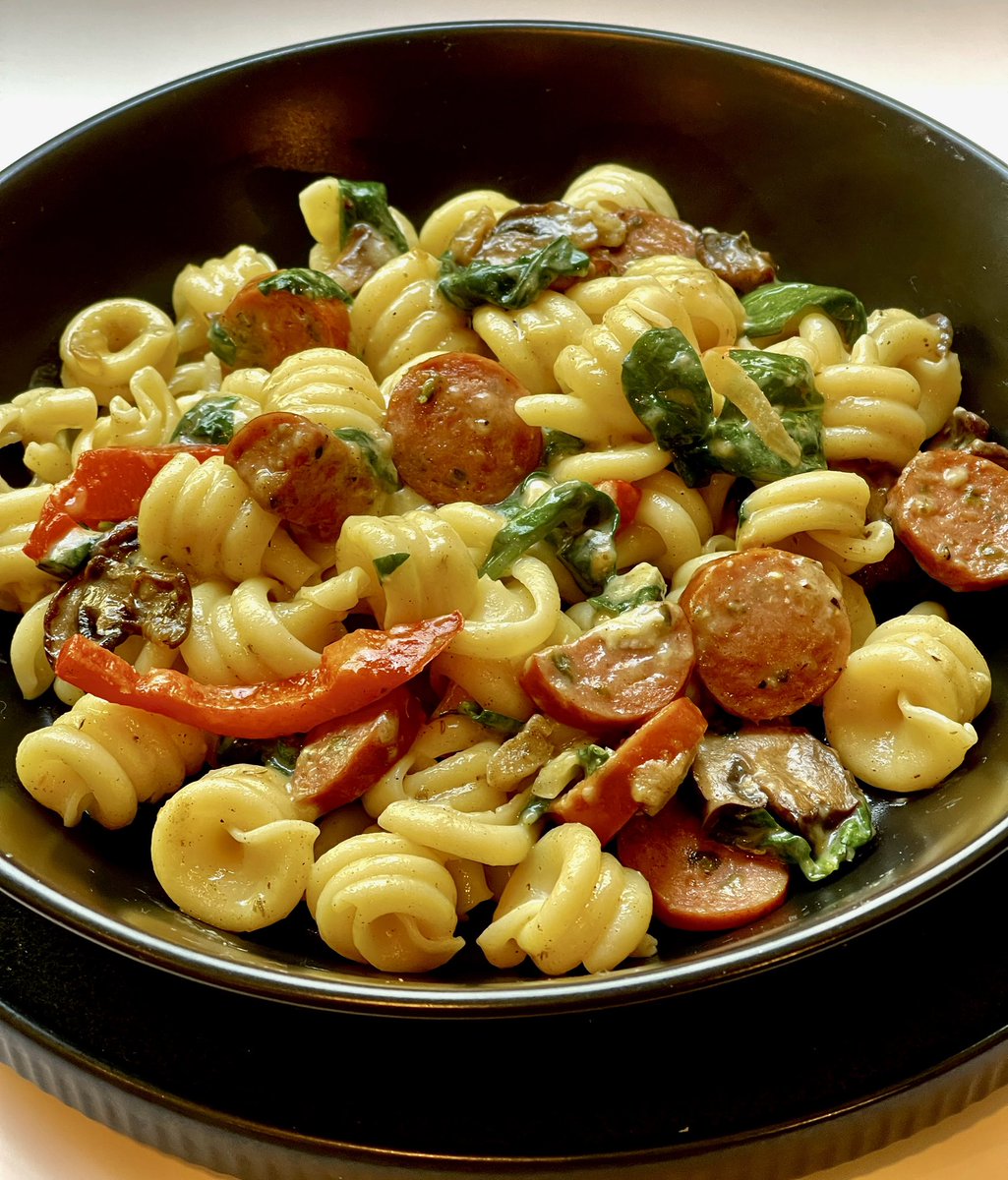 Tasty Tuesday down at the Sausage Factory!😋
#tastytuesday #pastatoss #smokedsausages #healthyanddelicious

queencitysausage.com/recipes-7/gruy…