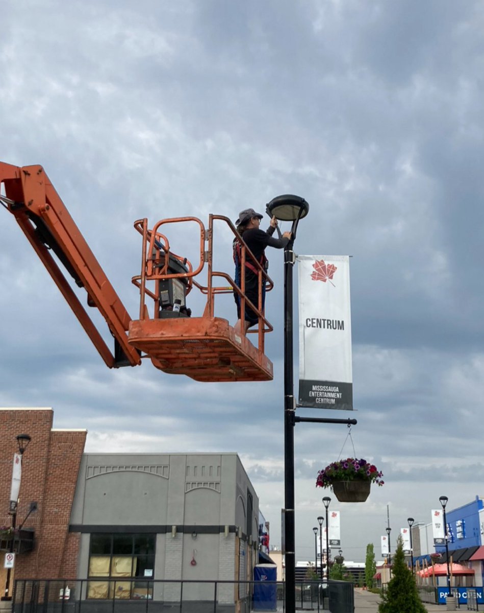 LED_SolutionsCA's tweet image. Hiring local isn’t just good business — it’s good for Canada. 🇨🇦
At LED Solutions, every sign is designed, built, and installed by Canadians, for Canadians.
Support local. Build Canadian.
💡 ledsolutions.ca
#LEDSolutions #ShopLocal
