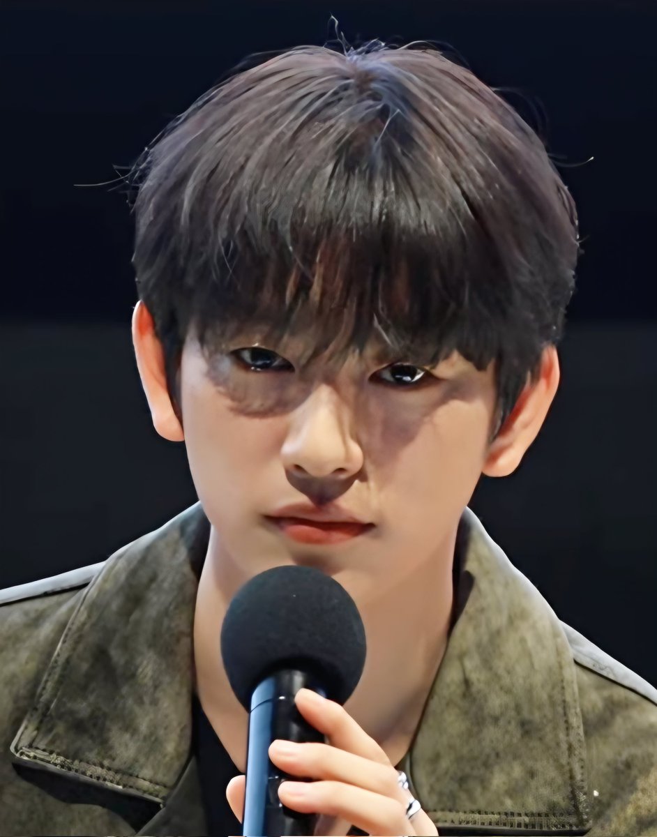 SueeLee97's tweet photo. 지녕아... 데뷔해줘서 고마워.... https://t.co/M4vI4GQ34k