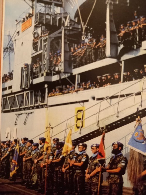 #TalDíaComoHoy, 4 de noviembre de 1992, desde el puerto de #Almería zarpaba el viejo buque de transporte "Castilla" con la Agrupación Táctica Málaga con destino a #BosniaHerzegovina. La primera misión al exterior para #LaLegión y la primera para las #FFAA en su conjunto.