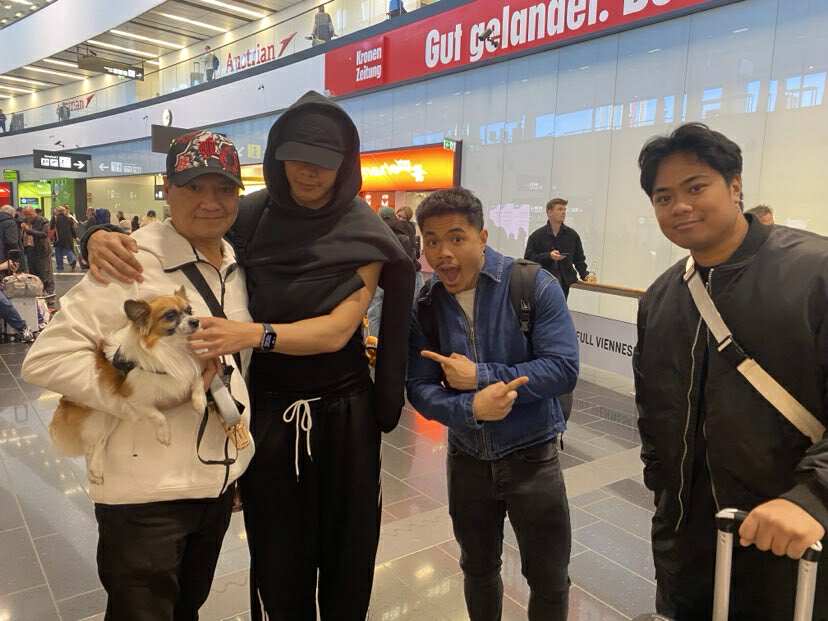 #Wilson_Pic

We’re happy to share that Wilson has safely arrived in Vienna, Austria, where his family warmly welcomed him home. 💙✈️

#Wilson #New_ID