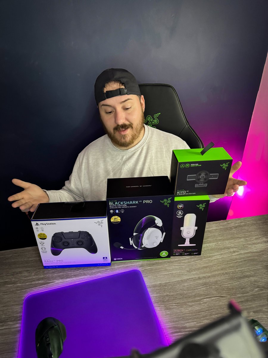 RoyalJKR's tweet image. Just been sent all this by @Razer 😱

Thank you for blessing me with this! I cant wait to try it all 🔥

#gifted #RaijuV3Pro #ForThePro