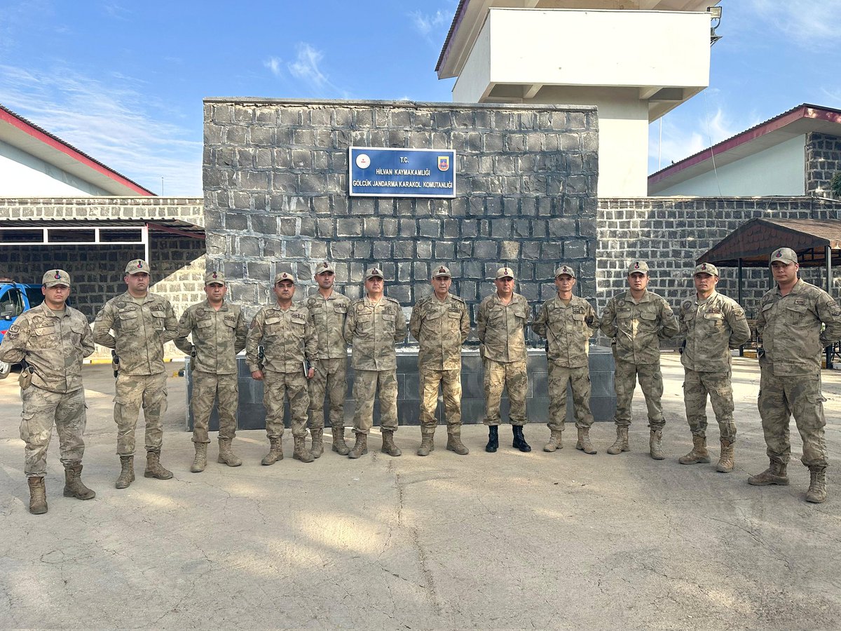 🔴 Şanlıurfa İl Jandarma Komutanımız Tuğgeneral Ali Naci ALDEMİR, Hilvan İlçe Jandarma Komutanlığı ve Gölcük Jandarma Karakol Komutanlığında ziyaret ve incelemelerde bulundu.

🔵 Sayın Komutanımız, personelimizle bir araya gelerek yürütülen faaliyetler hakkında bilgi aldı ve