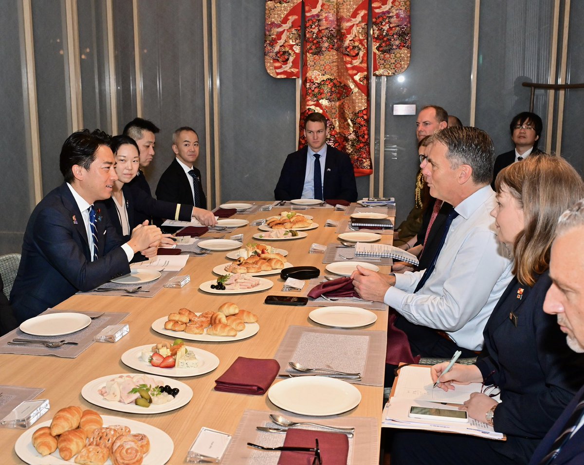 shinjirokoiz's tweet image. 2日目の朝食の時間を使ってオーストラリアのマールズ副首相兼国防大臣と会談しました。…
